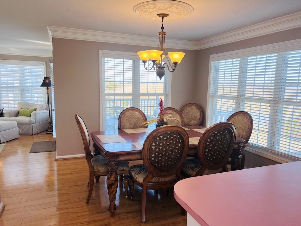 Victoria - 3 Br Home