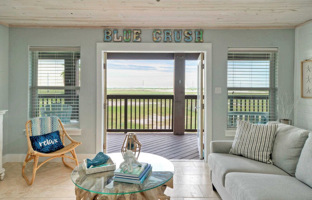 Sleeps 22 2 Homes w/ Private Pool, Game Room, Nature Views 7 BDR Avantstay