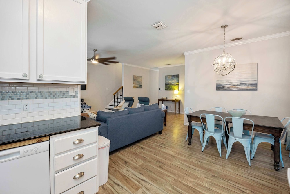 Coastal Townhouse TX Retreat!