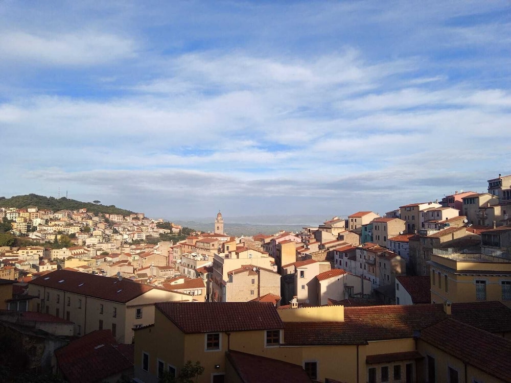 Via Manzoni view 3