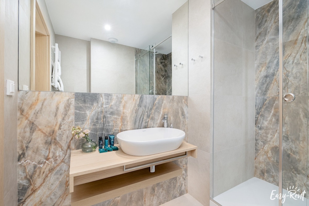 Apartment Lukecin Near Beach and Pool