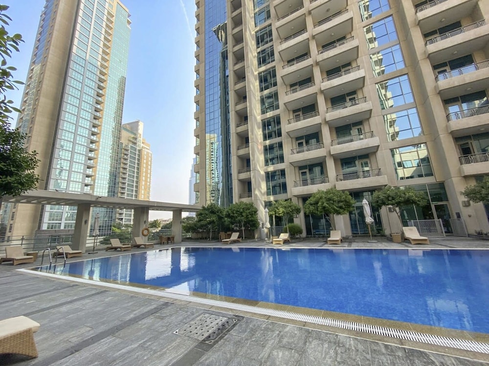 Silkhaus Spacious Boulevard Central Gym Pool