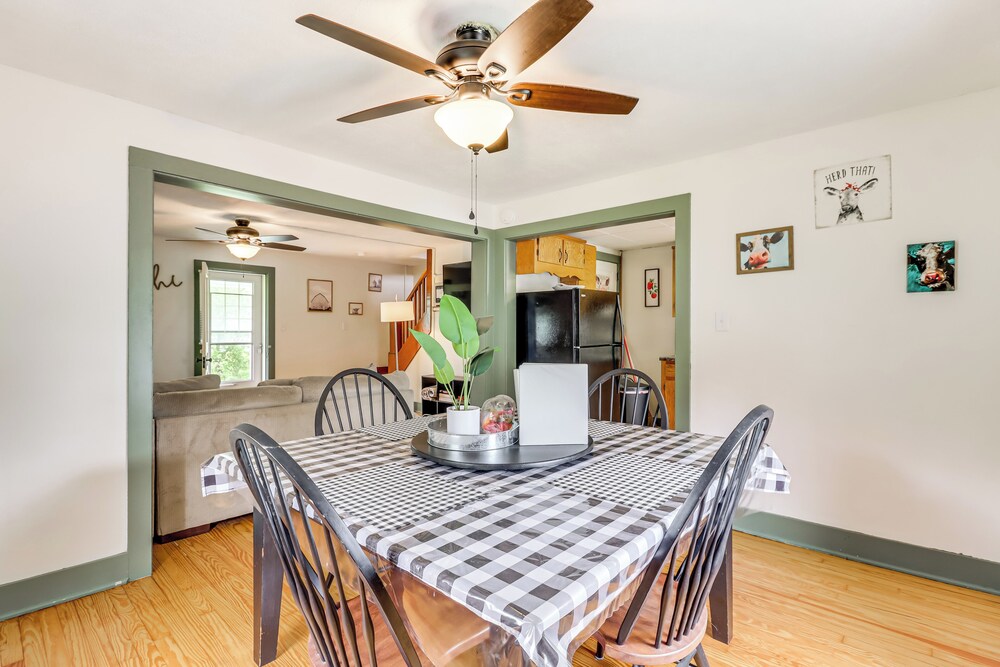 Walk to Saylors Lake: Townhome w/ Shared Perks!