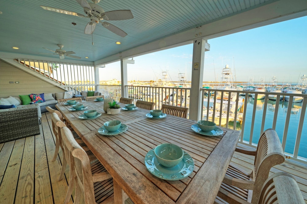 Blue Marlin at Trout Street Balcony w Marina Views Walk to Port A Nightlife