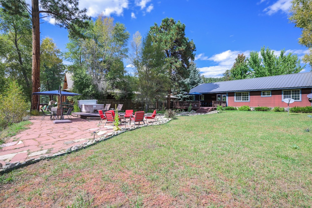 Cozy Home w/ Hot Tub: 7 Mi to Pagosa Hot Springs