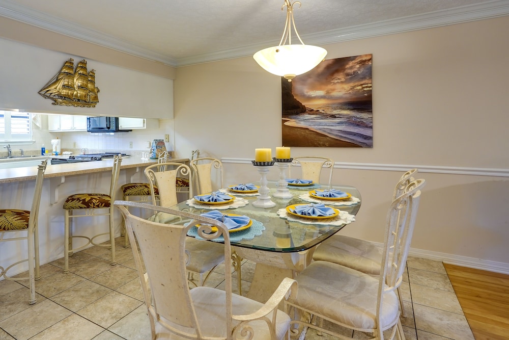 PCB Townhome w/ Resort Amenities - Walk to Ocean!