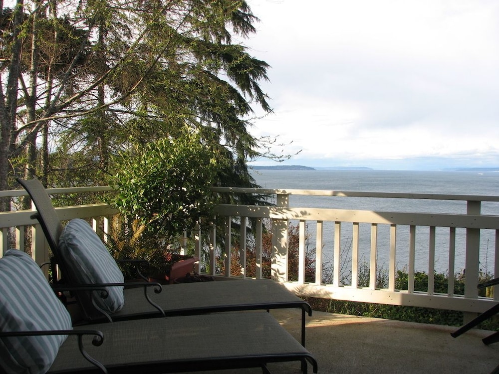 Skiff Point Guest House