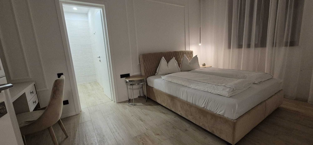 Anita's mansion