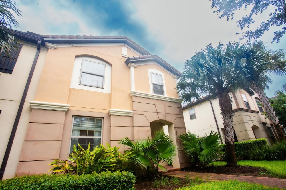 Stay Next Door to Disney at Windsor at Westside