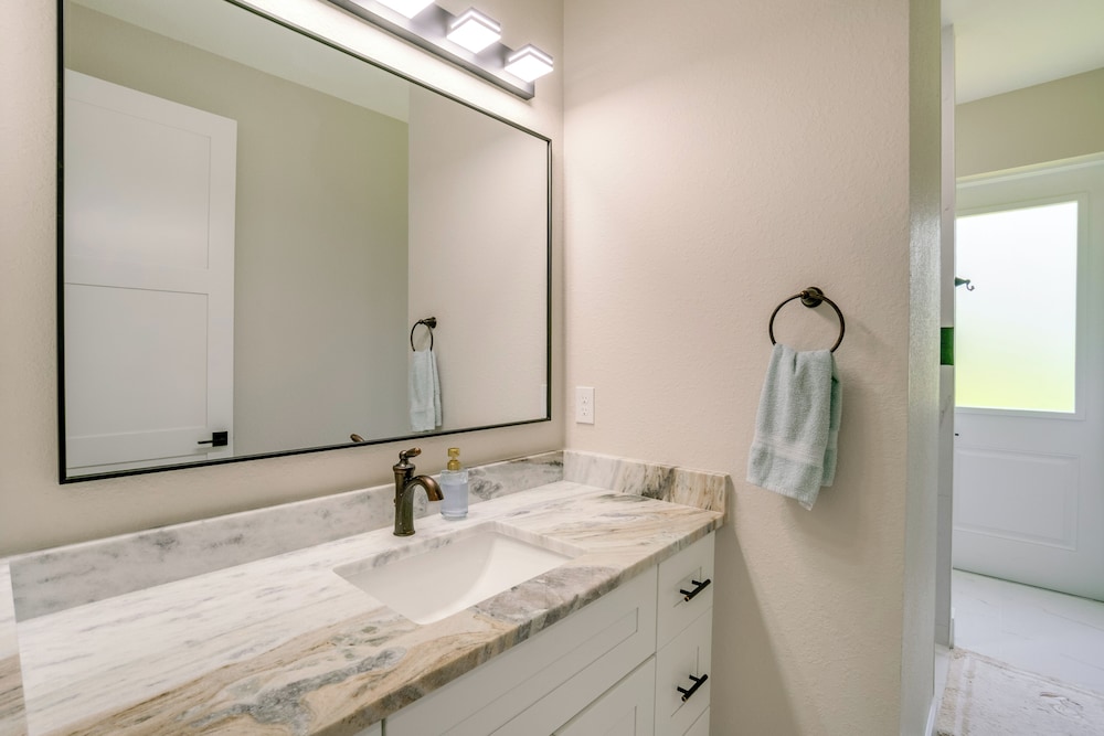 Golf Days & Beach Fun: Port Charlotte Home w/ Yard