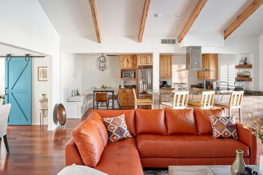 Redfield - Colorful Ranch Home - Must Visit, 사진 6