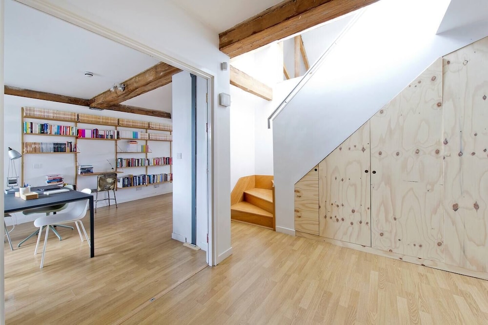 Unique & Vibrant 1-bed Loft With Roof Garden