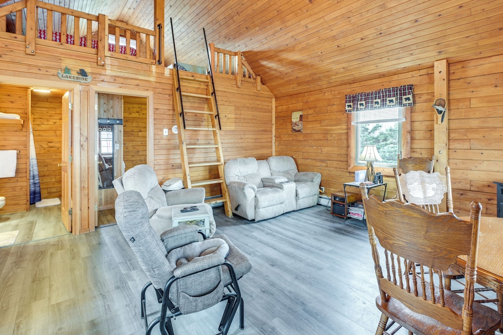 All-season Long Lake Base Camp! Family Cabin