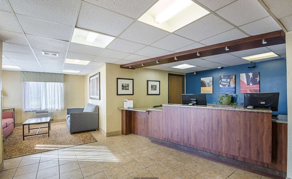 Hotel Moline Bell Hotel - Image 1