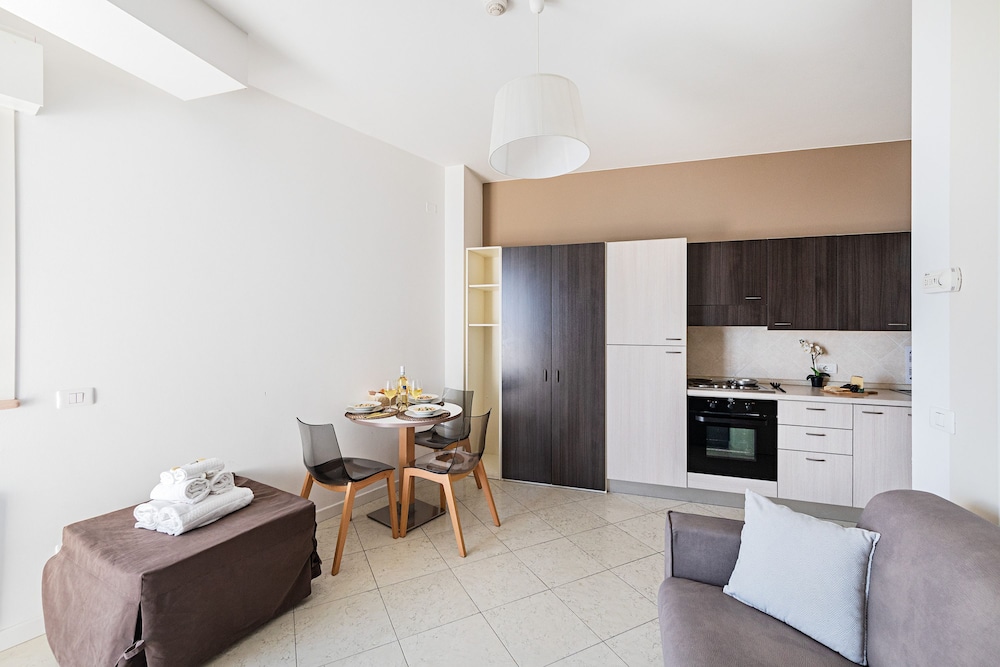 Residenza Miralago - 16 Domitilla - Locazione BK