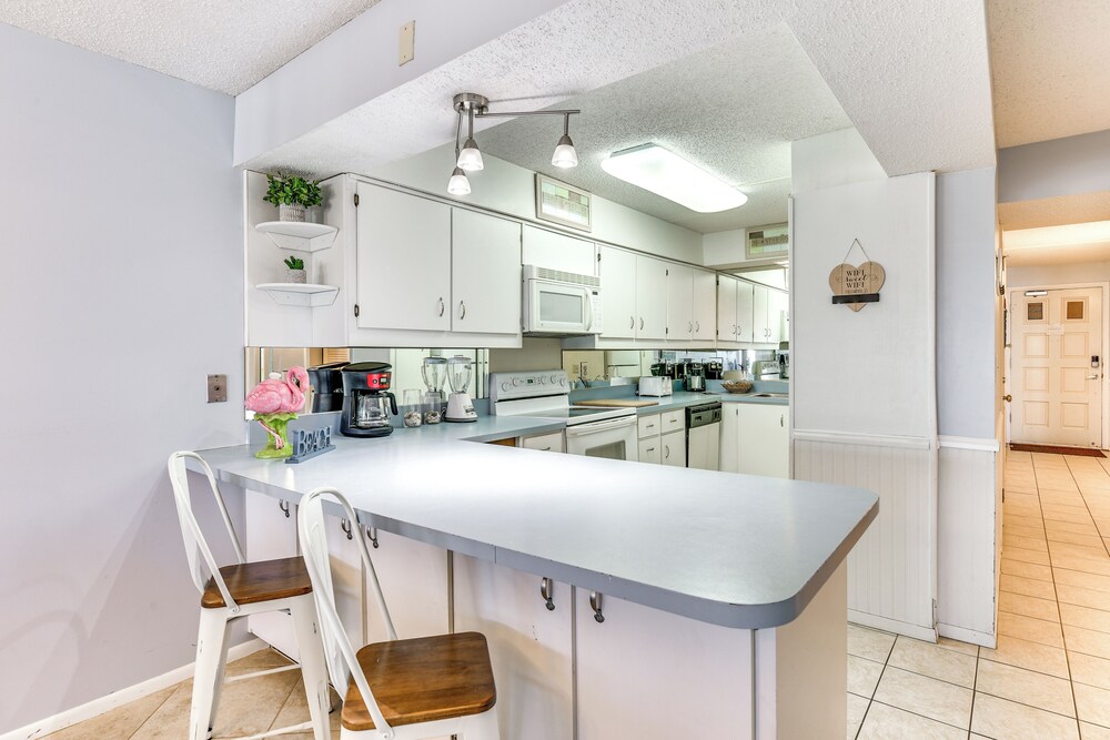 Regency Towers PCB Condo: Beach Access & 2 Pools