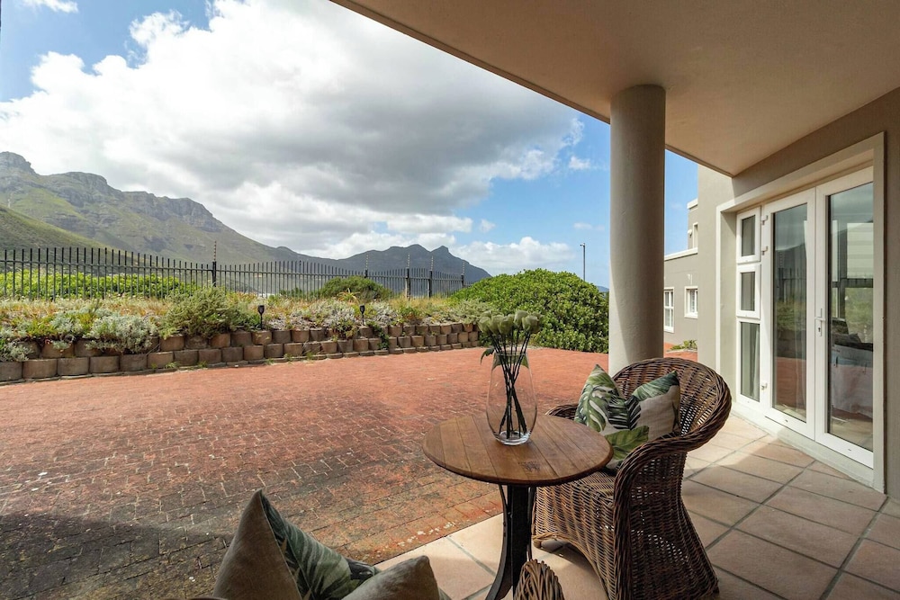 Beachfront Villa Sea Breeze, Hout Bay, Cape Town