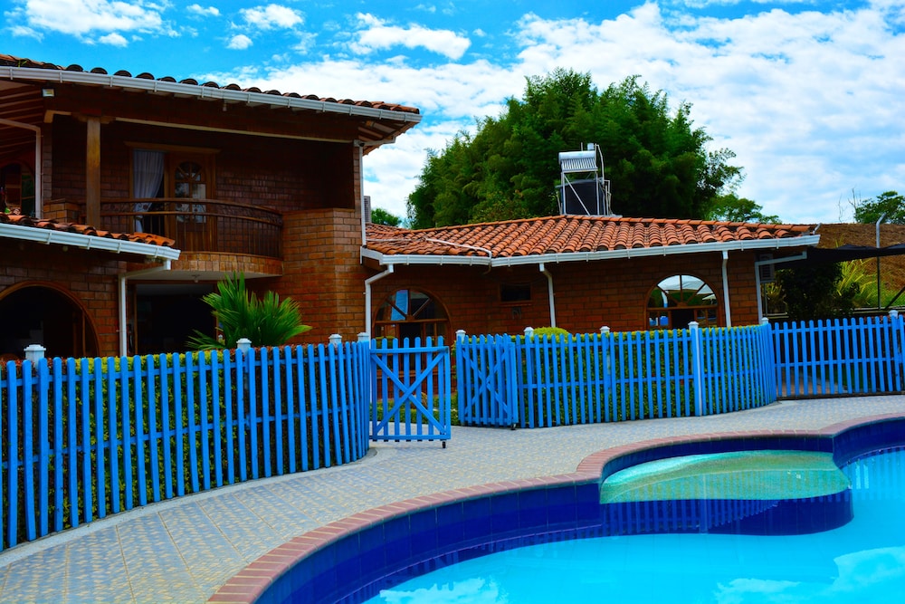 Hostal Valle De Las Camelias