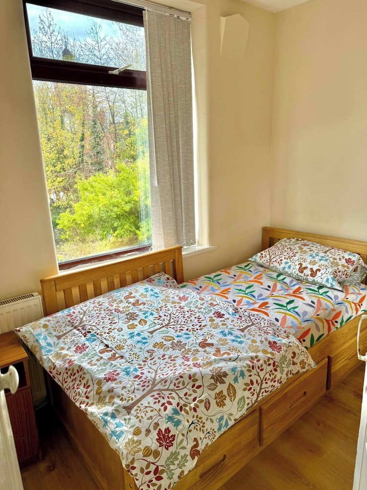3bedroom Entire House in Stockport Town Manchester