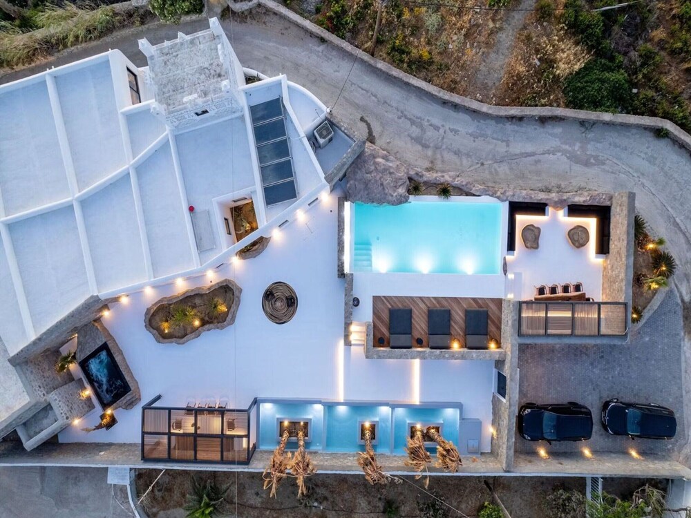 Soothing Holiday Home With Outdoor hot tub