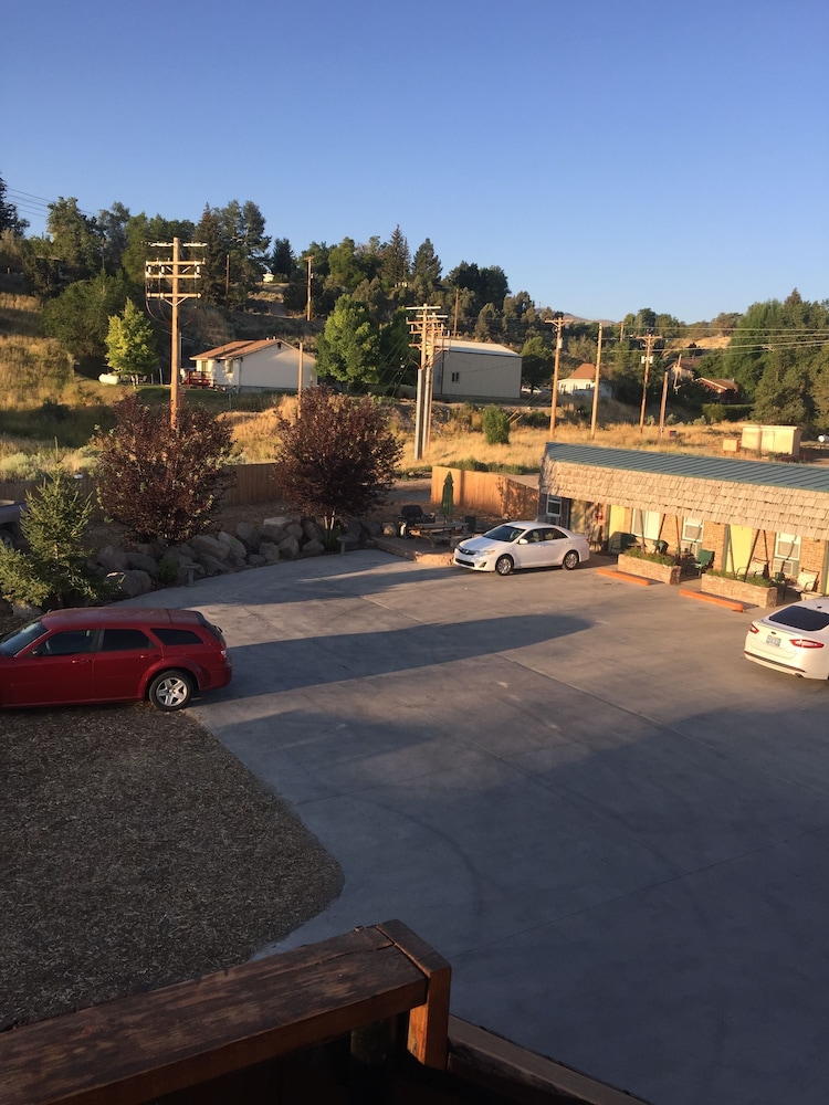 Rustic Inn Motel