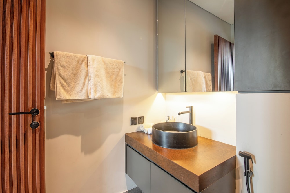 Modern 4 BR Villa Heart of Canggu 8mins to Beach