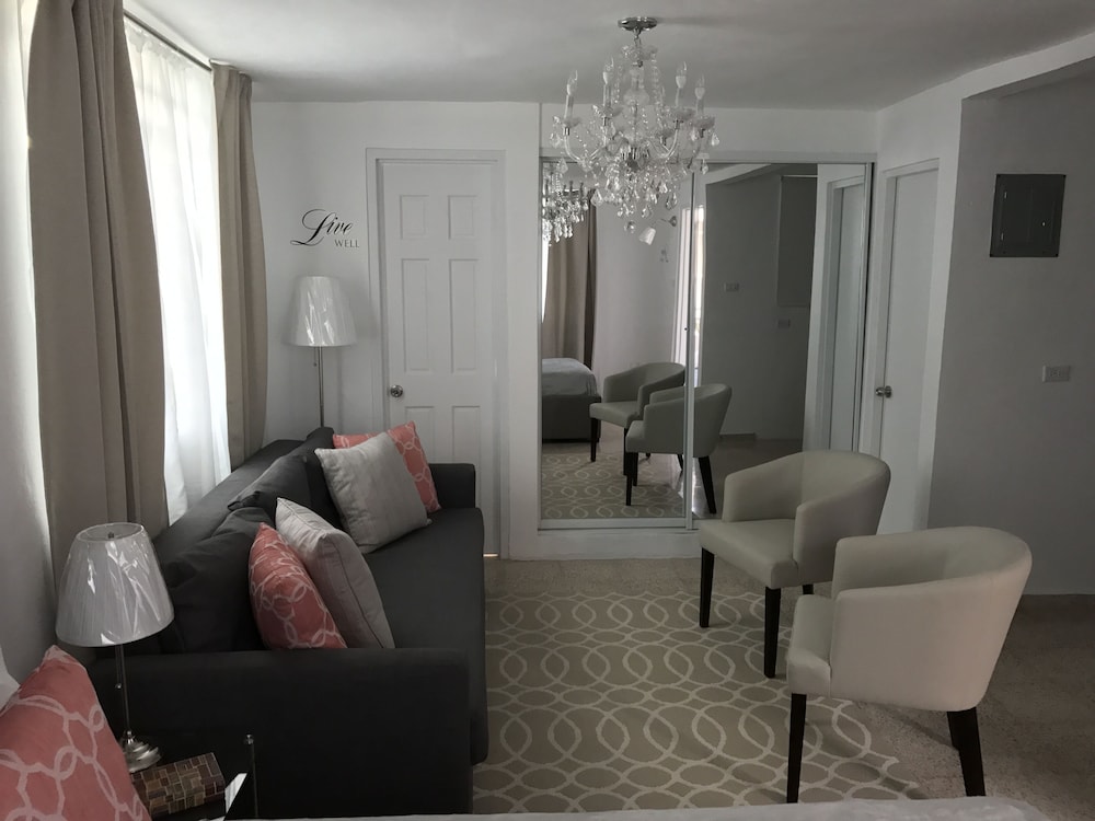 Chandelier 102
