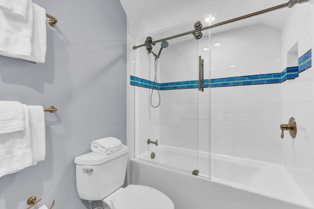 518 Seascape Waterfront Views Community Pool