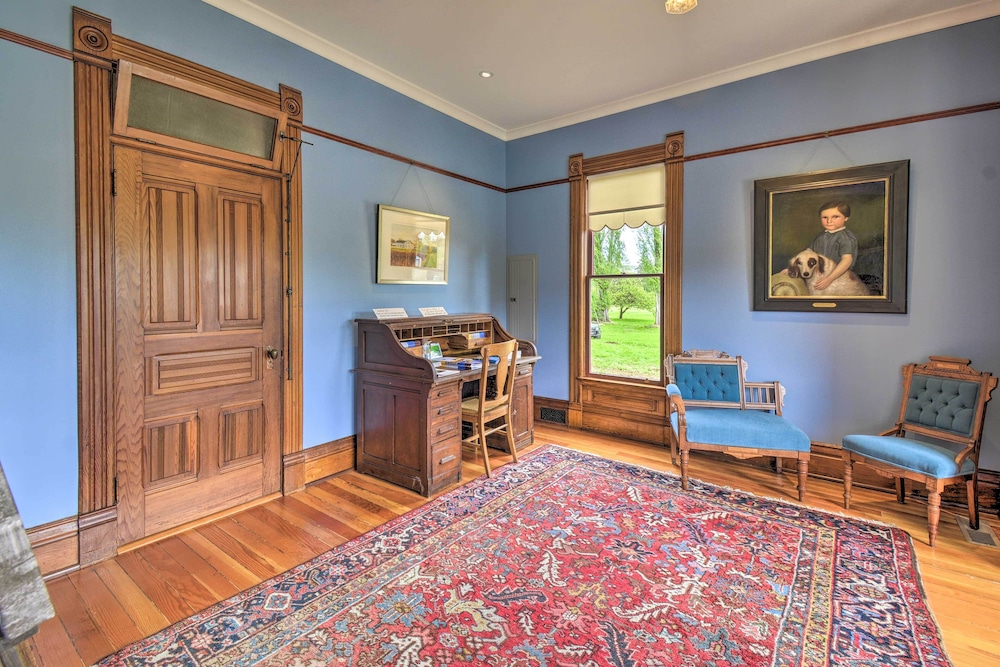 Historic, Victorian Villa w/ Park On-site view 2
