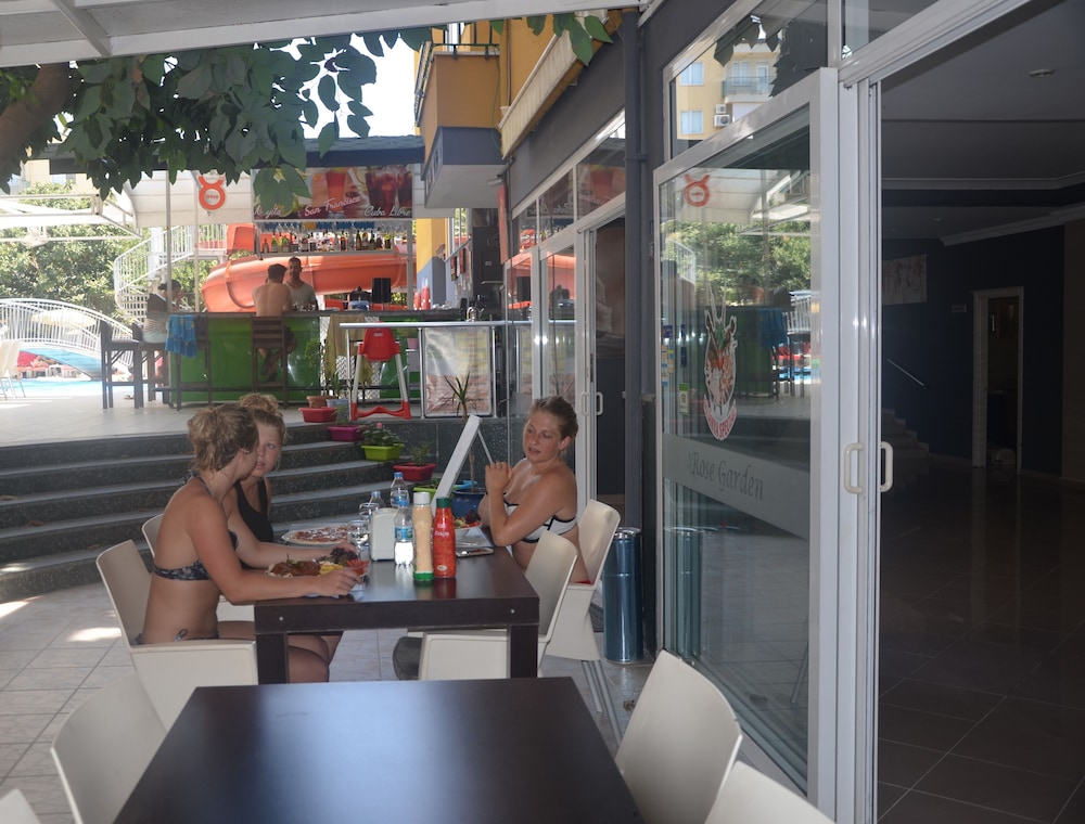 Rose Garden Apart Hotel - Image 34