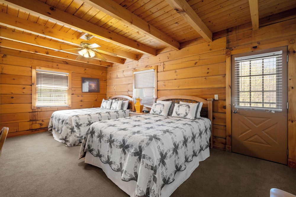 Country Pines Lodge