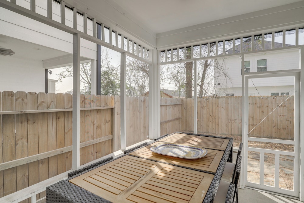 Sleek Home w/ Screened Patio & Yard in Houston!