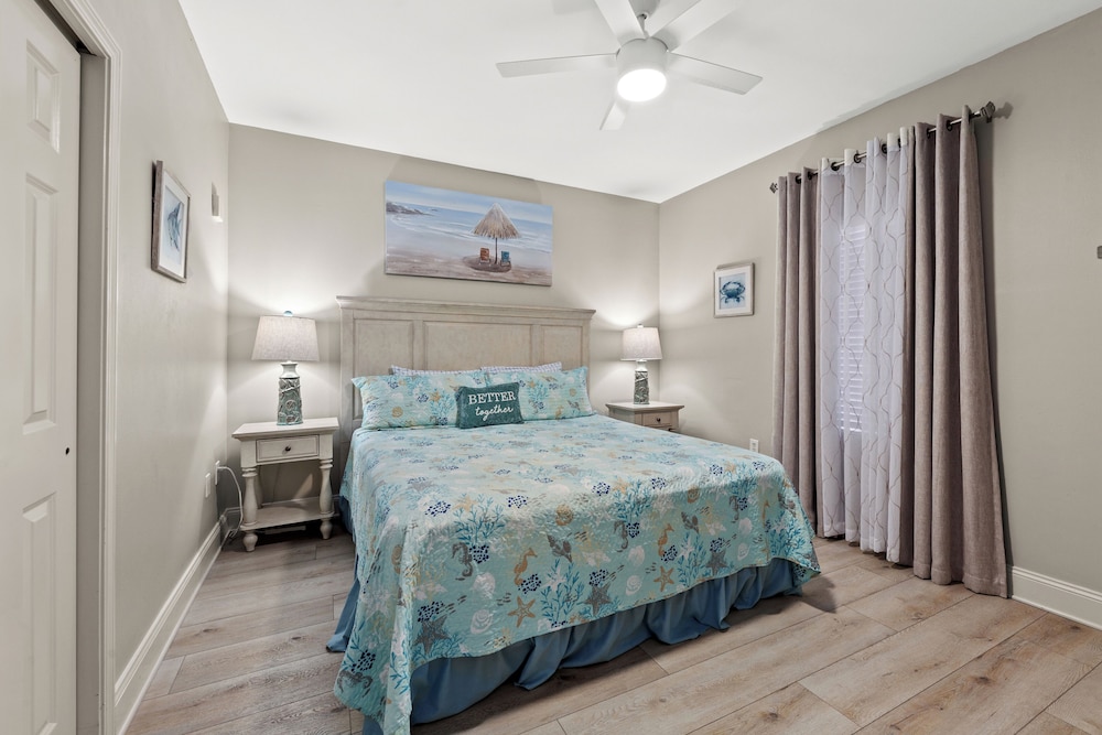 Laketown Wharf 1233 - Anchors Away view 4