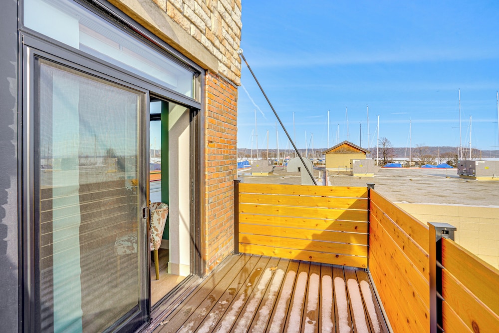 Walk to Lake City Marina: Condo w/ Rooftop Deck!