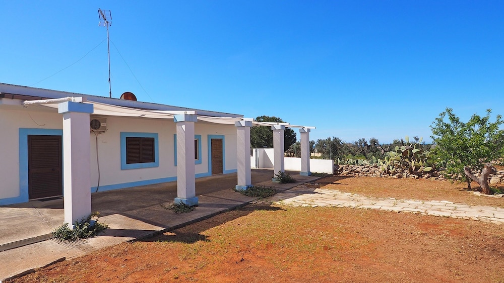 Villetta Certosina 1 - Villa Just a few Meters From the sea