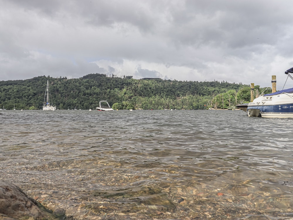 Shoreside Lodge