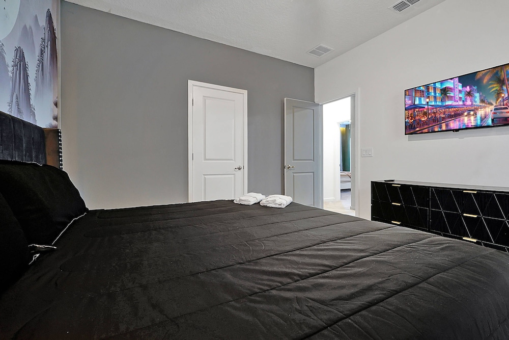 Luxury and Sophisticated 15 BR Ensuite