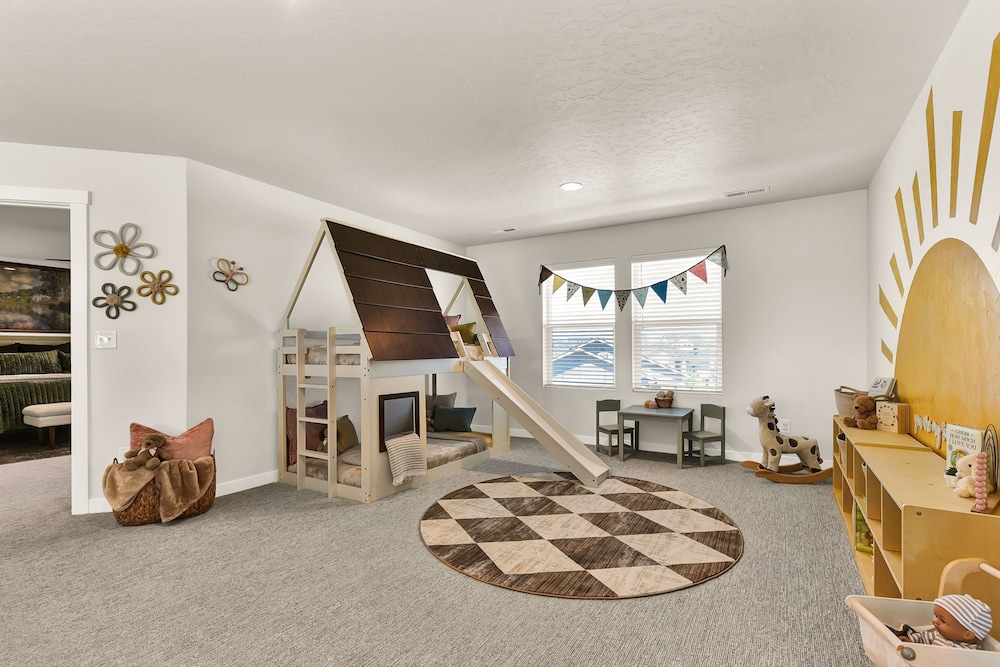 Spa Nights Game Room Fun Luxe 5BR Sleeps 17