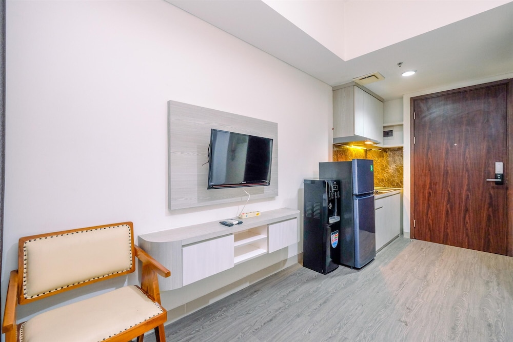 Homey And Restful Studio Lrt City Bekasi Apartment