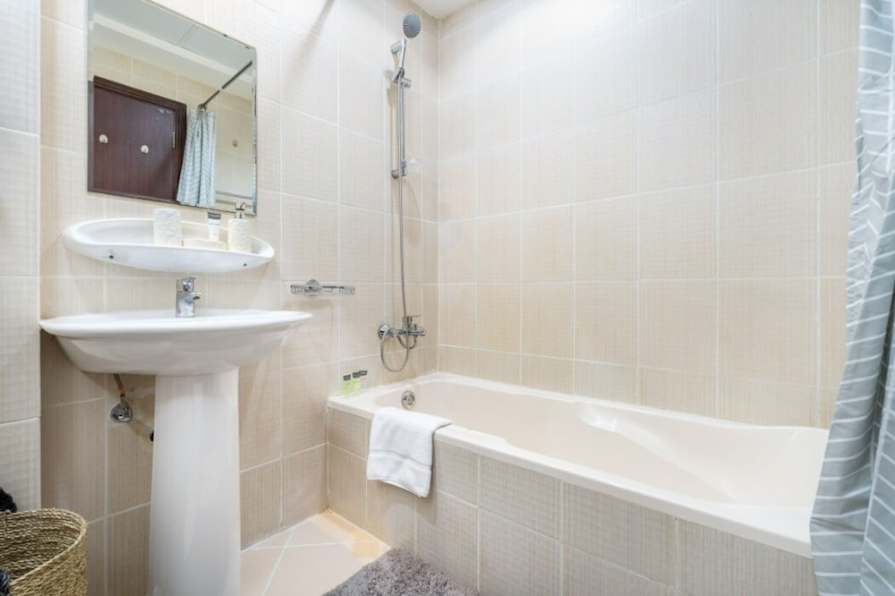 Calm Studio Apartment Right by the Golf Courses in Sports City