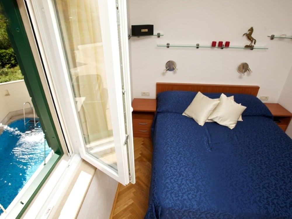 Photo 31