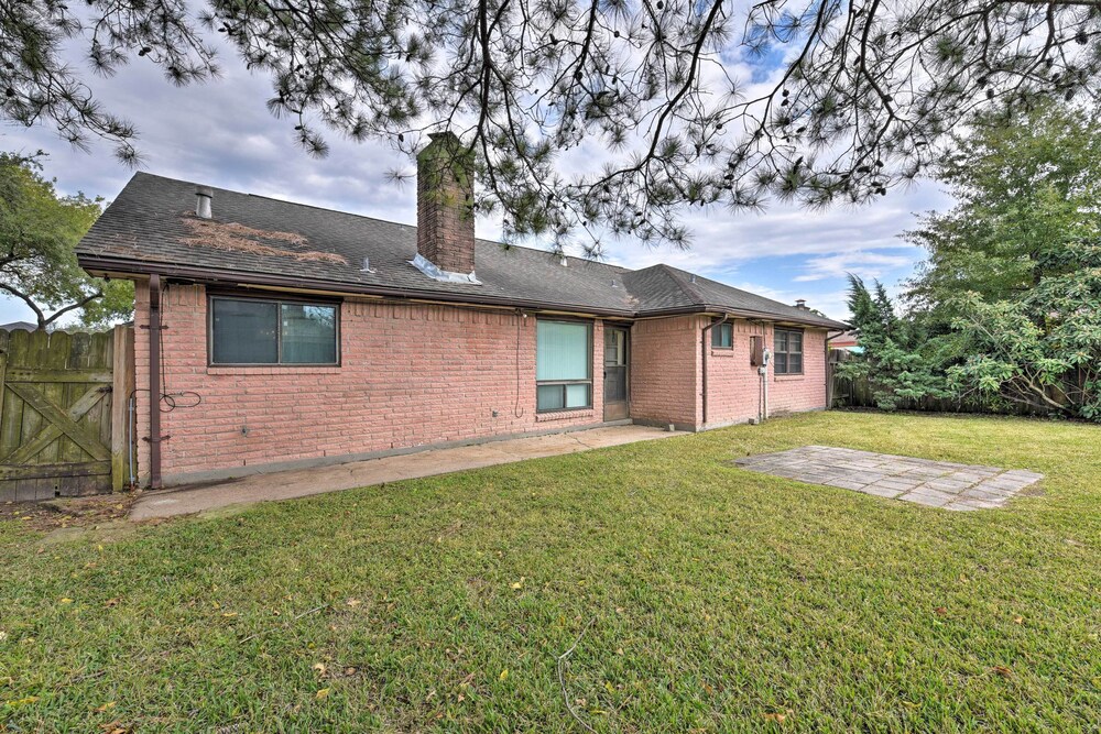 Pet-friendly Missouri City Home w/ Fenced-in Yard! view 2