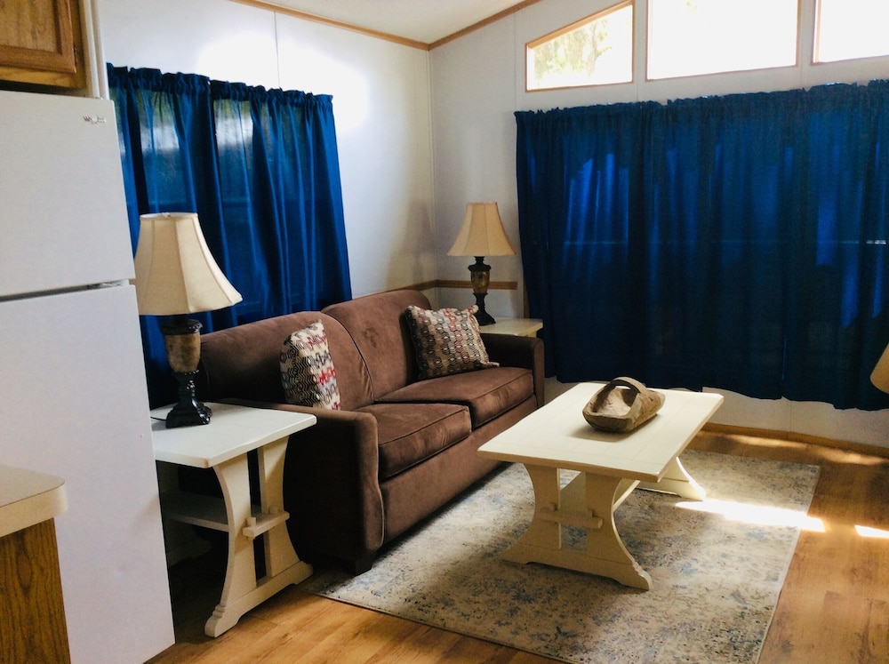 Smoky View Cottages & RV Resorts