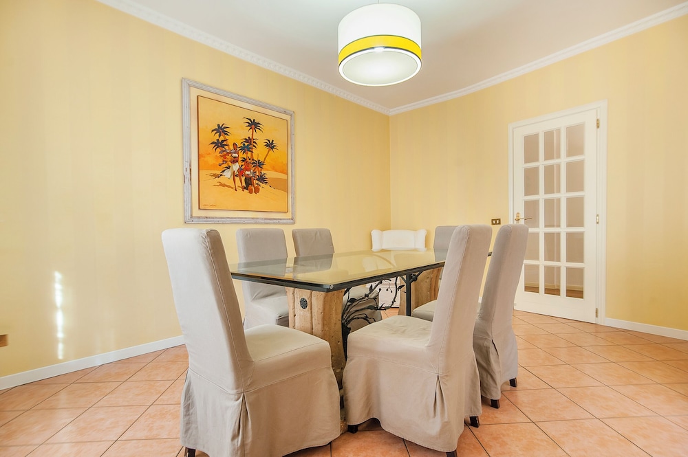 Eur Luminous And Large Family Terrace Apartment