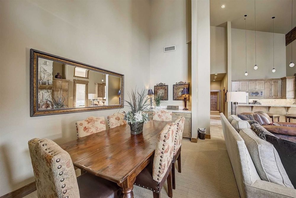 2 Condos Ski-in/ski-out at Deer Valley + Hot Tubs Mont Cervin by Avantstay