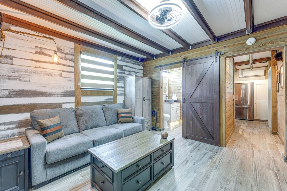 Farmhouse Hideaway w/ Covered Patio in Kissimmee