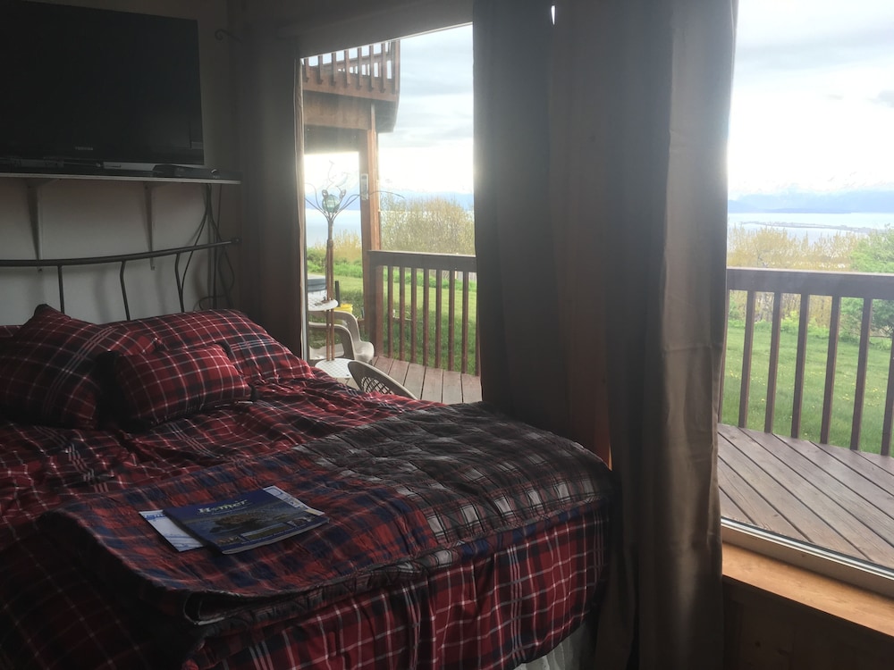 Homer Vacations - Majestic View BB - Property Image 5