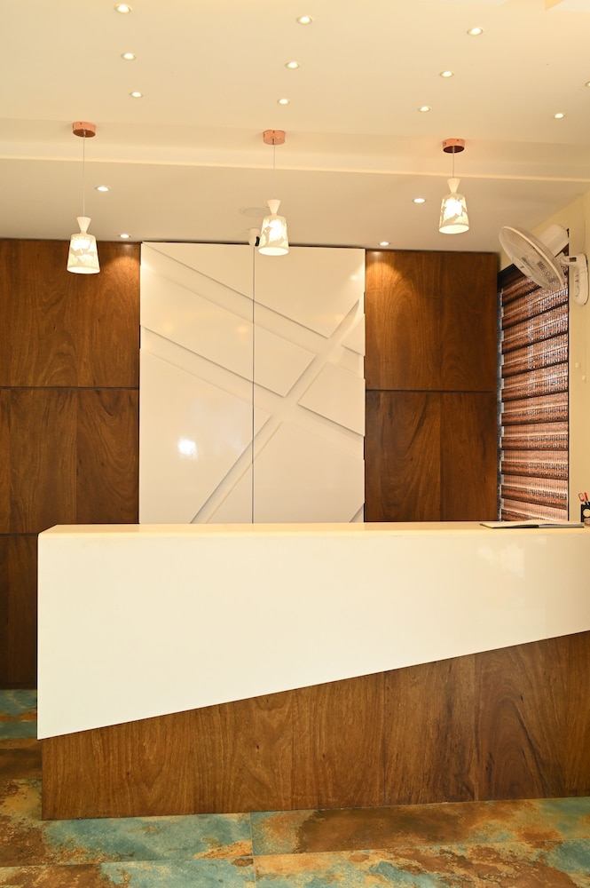 Lobby & Reception