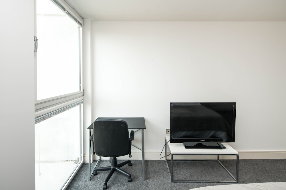 Immaculate 1-bed 1-bath Apartment in London Area