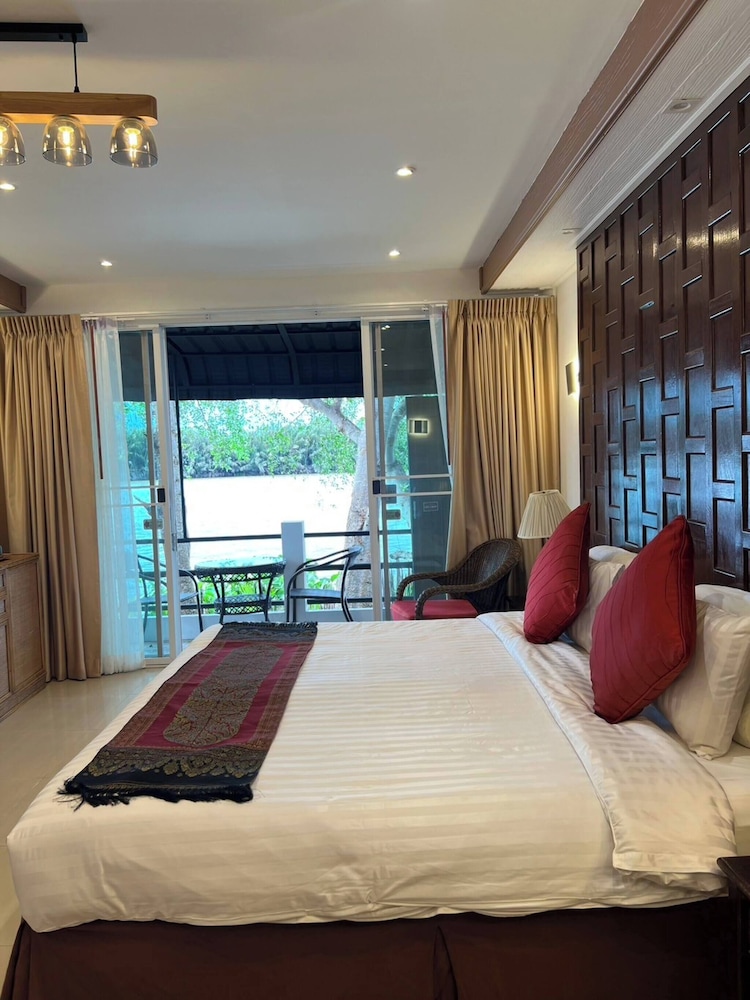 No8 Double Suite, Rainbow Arokaya Welnes